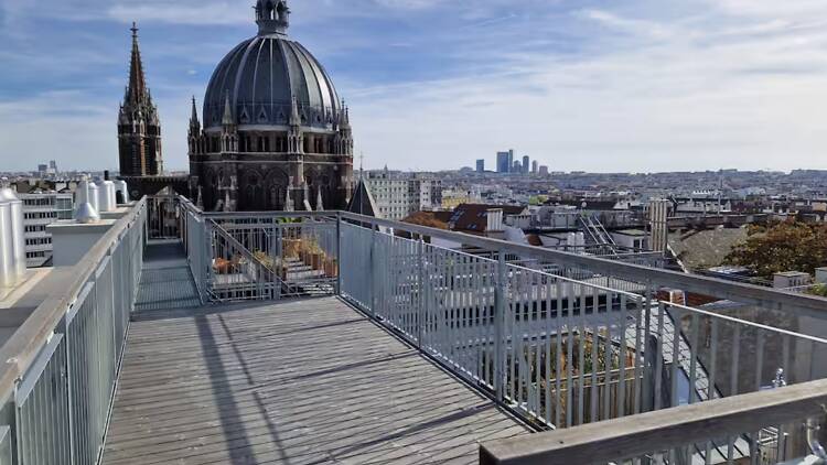 The shopper's paradise: New Penthouse with Private Terrace