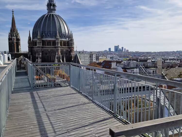 The shopper's paradise: New Penthouse with Private Terrace