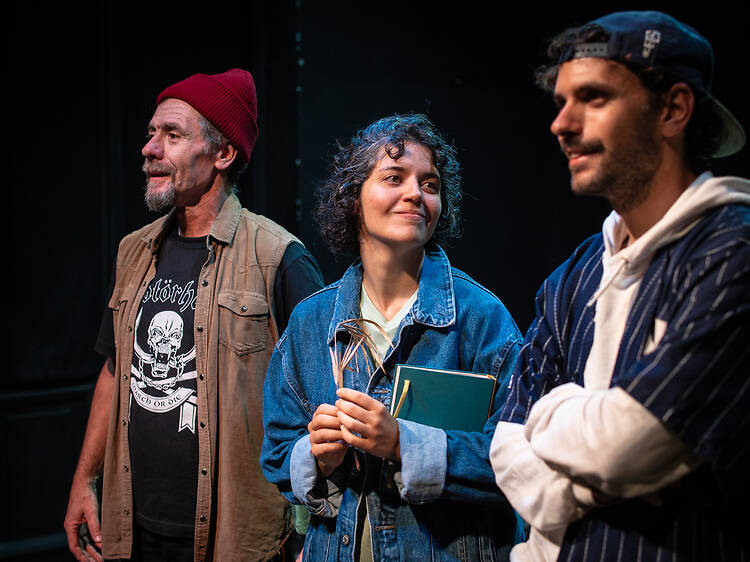 Poético sería tirar una pared y que estés vos del otro lado