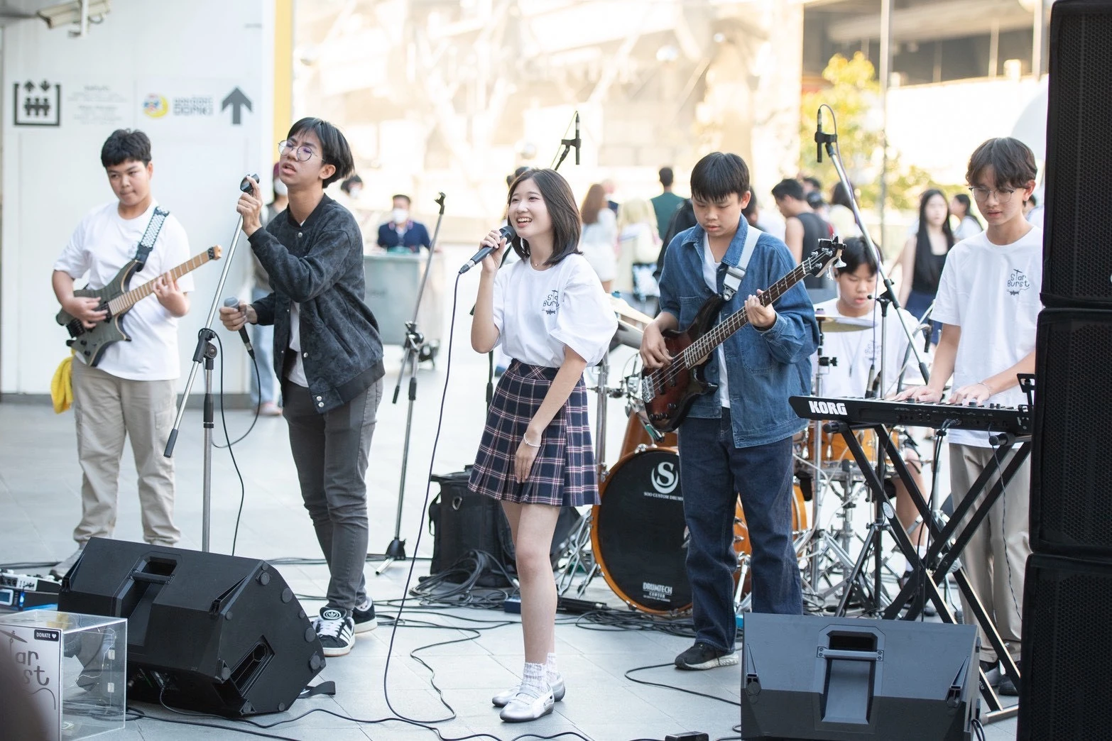 Bangkok Street Performer