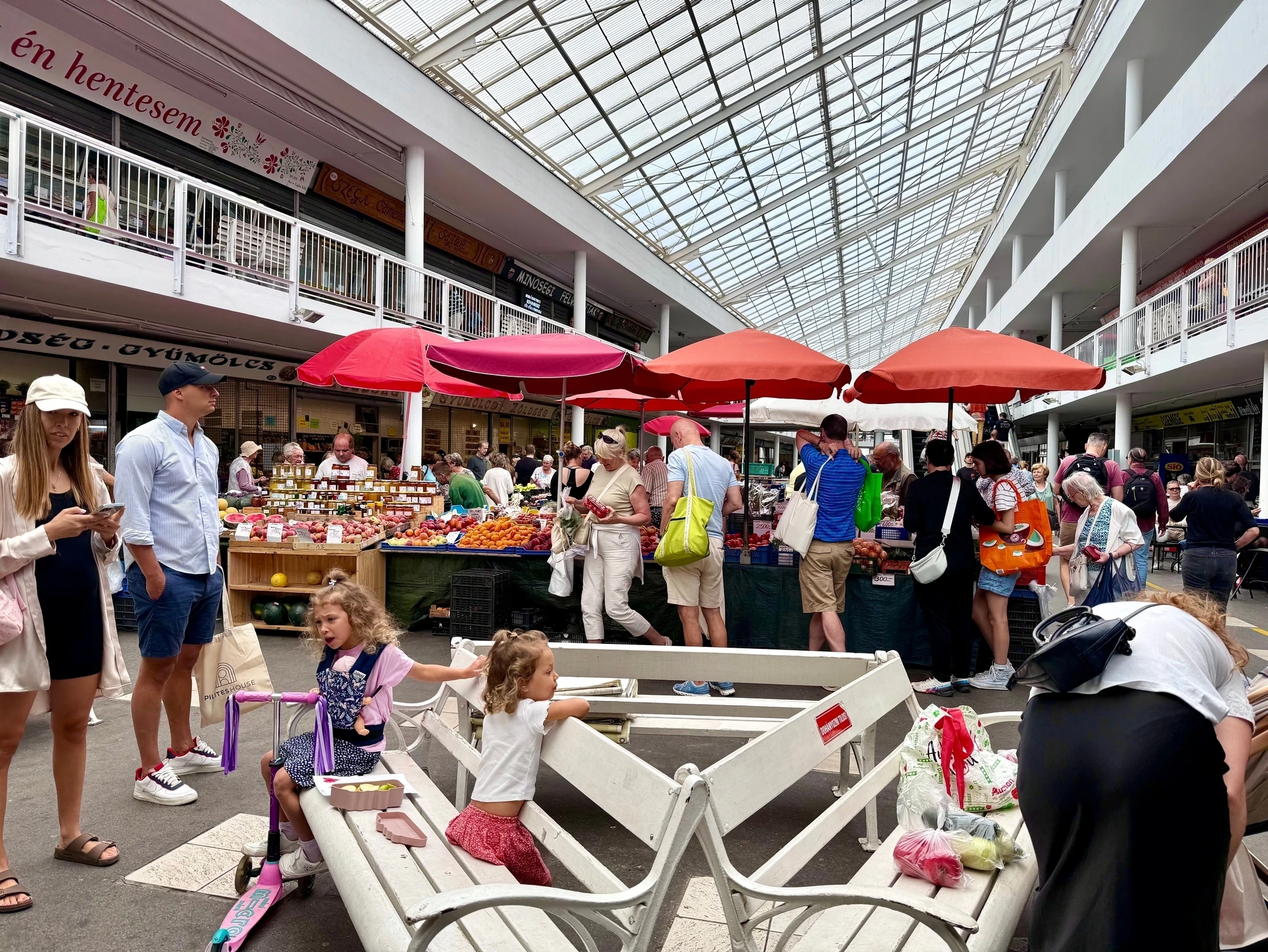 F&eacute;ny utcai piac