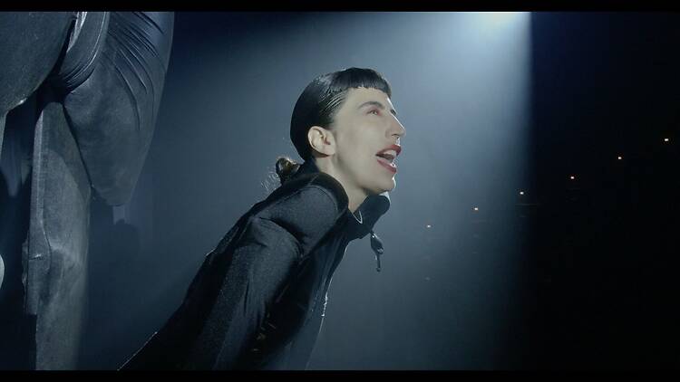 Com direção de Bruno Guida, Thai de Melo tem sido absoluto sucesso de público e crítica com o espetáculo Como é que eu vim parar aqui?.