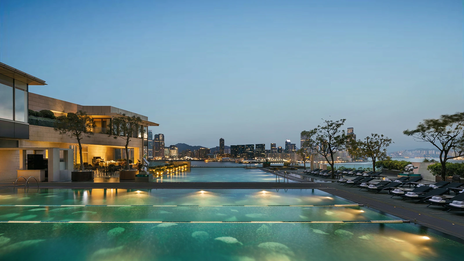 four seasons hong kong swimming pool