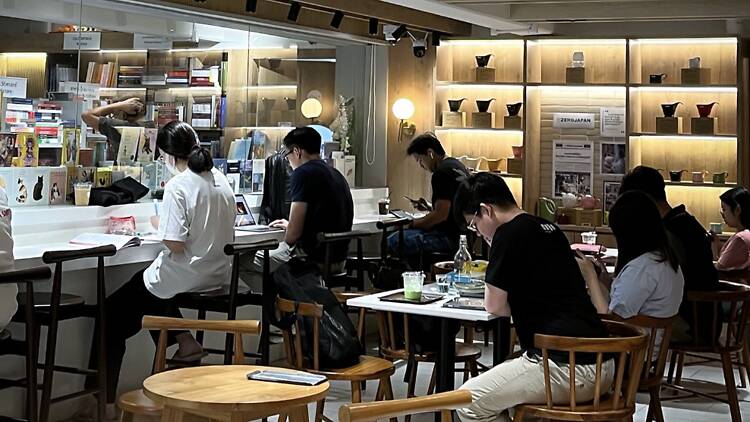 Black and Milk at Rim Khob Fah