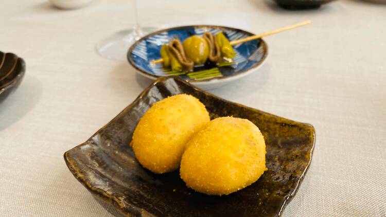 Así celebran sus 5 años dos restaurantes imprescindibles en una de las plazas con la competencia más voraz de Madrid