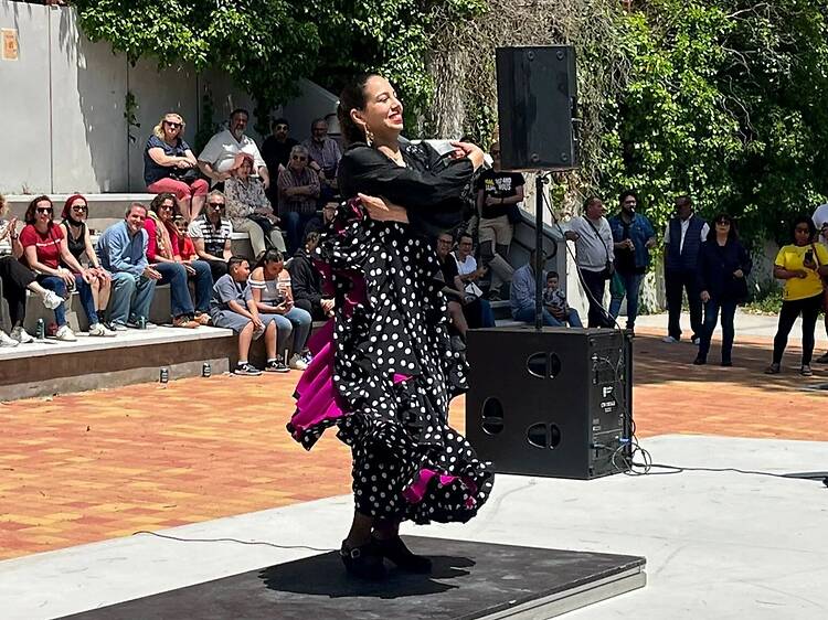 Un tablao de flamenco, conciertos de artistas emergentes o encuentros de literatura: las plazas de este distrito de Madrid se convierten en un epicentro cultural Un tablao de flamenco, conciertos de artistas emergentes o encuentros de literatura: las plazas de este distrito de Madrid se convierten en un epicentro cultural
