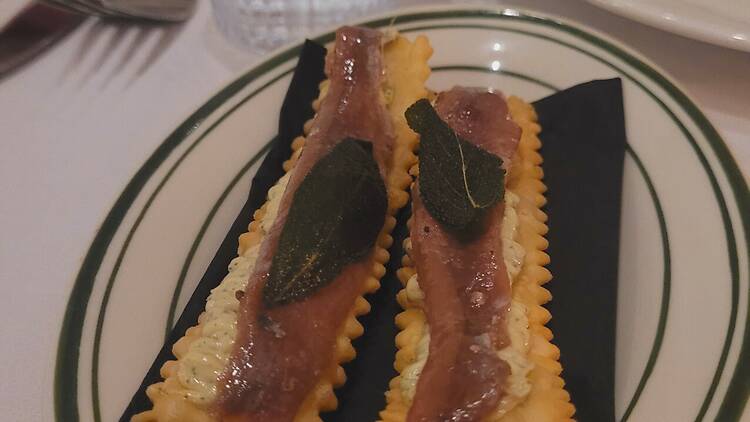 Anchovies on crispy bites