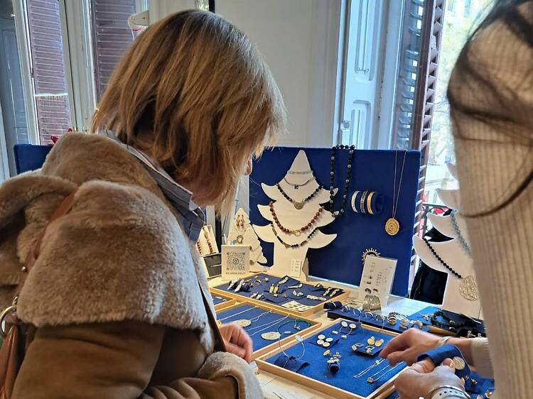 Este bonito palacio de Madrid se convierte en un mercadillo artesano con más de 30 expositores para celebrar la llegada de la primavera