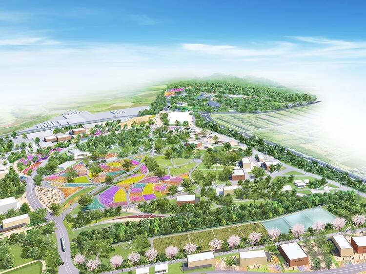 横浜・旧上瀬谷通信施設の広大な会場を歩く。