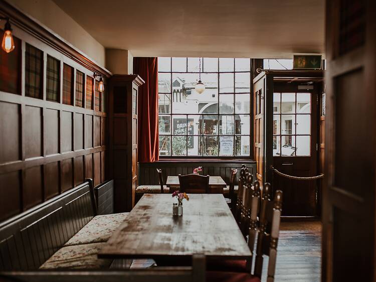 5. Have a pie and a pint at the Albion