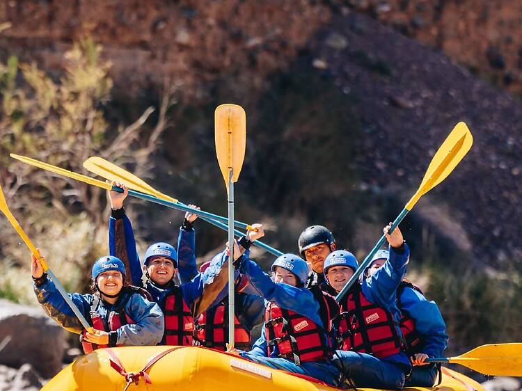 Rafting en el río Mendoza: diversión a base de adrenalina