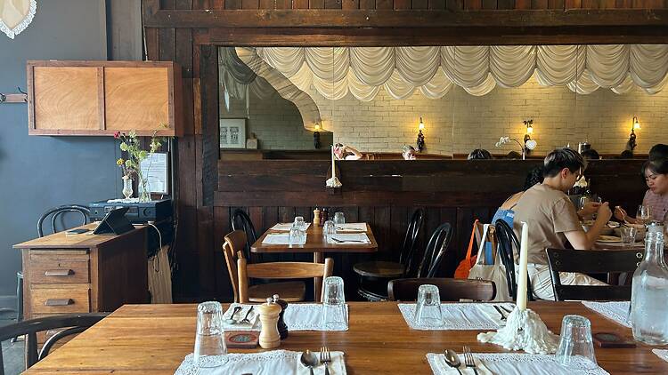 The main dining room of Times New Roman.