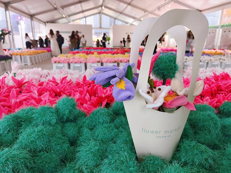 超寫實藝術家 Cj Hendry 藝術花市登陸中環海濱