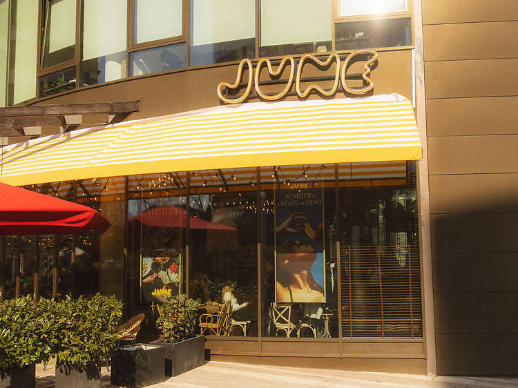 Egy új hely Budán, ahol egész évben tombol a nyár: megnyitott a JUNE