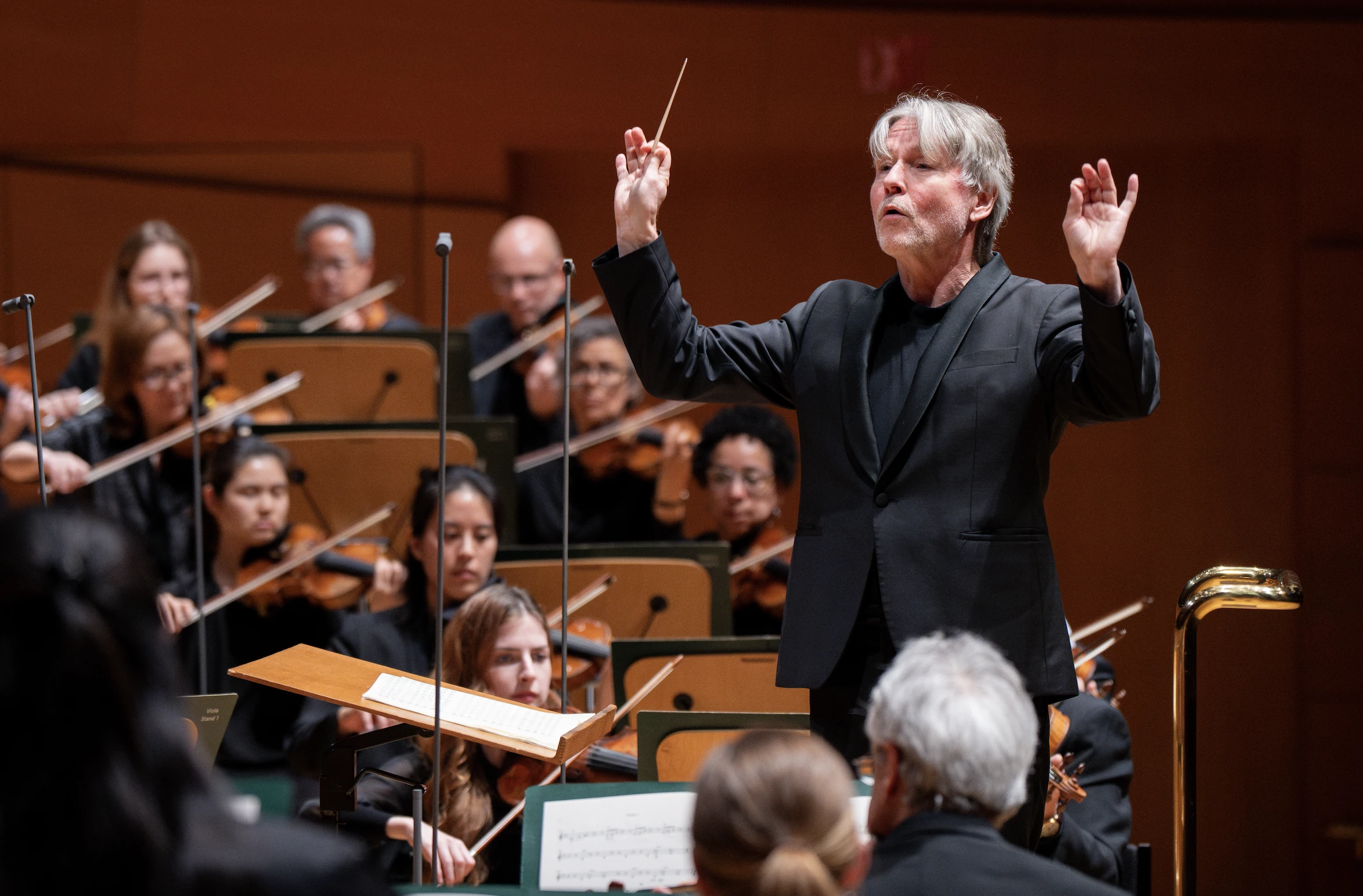 Esa-Pekka Salonen leads the LA Phil at the Walt Disney Concert Hall.
