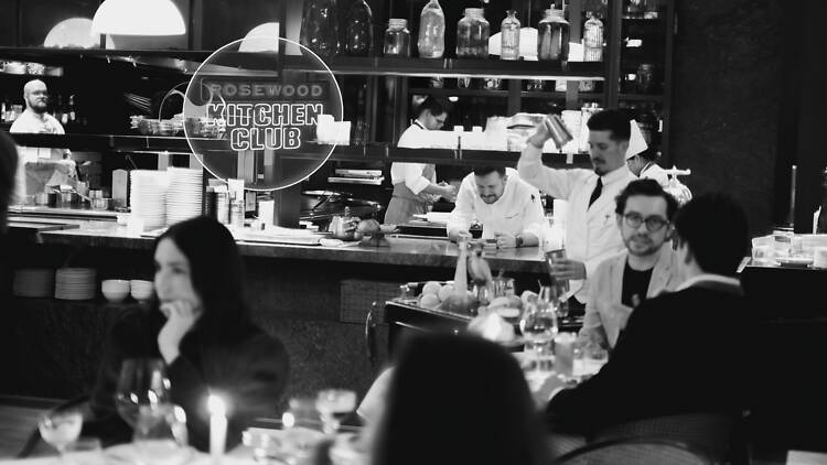 Mejor que un tardeo: esta es la fiesta clandestina con cena y DJ más elegante de Madrid para estrenar la primavera