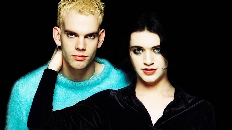 Placebon perustajat poseeraavat vierekkäin