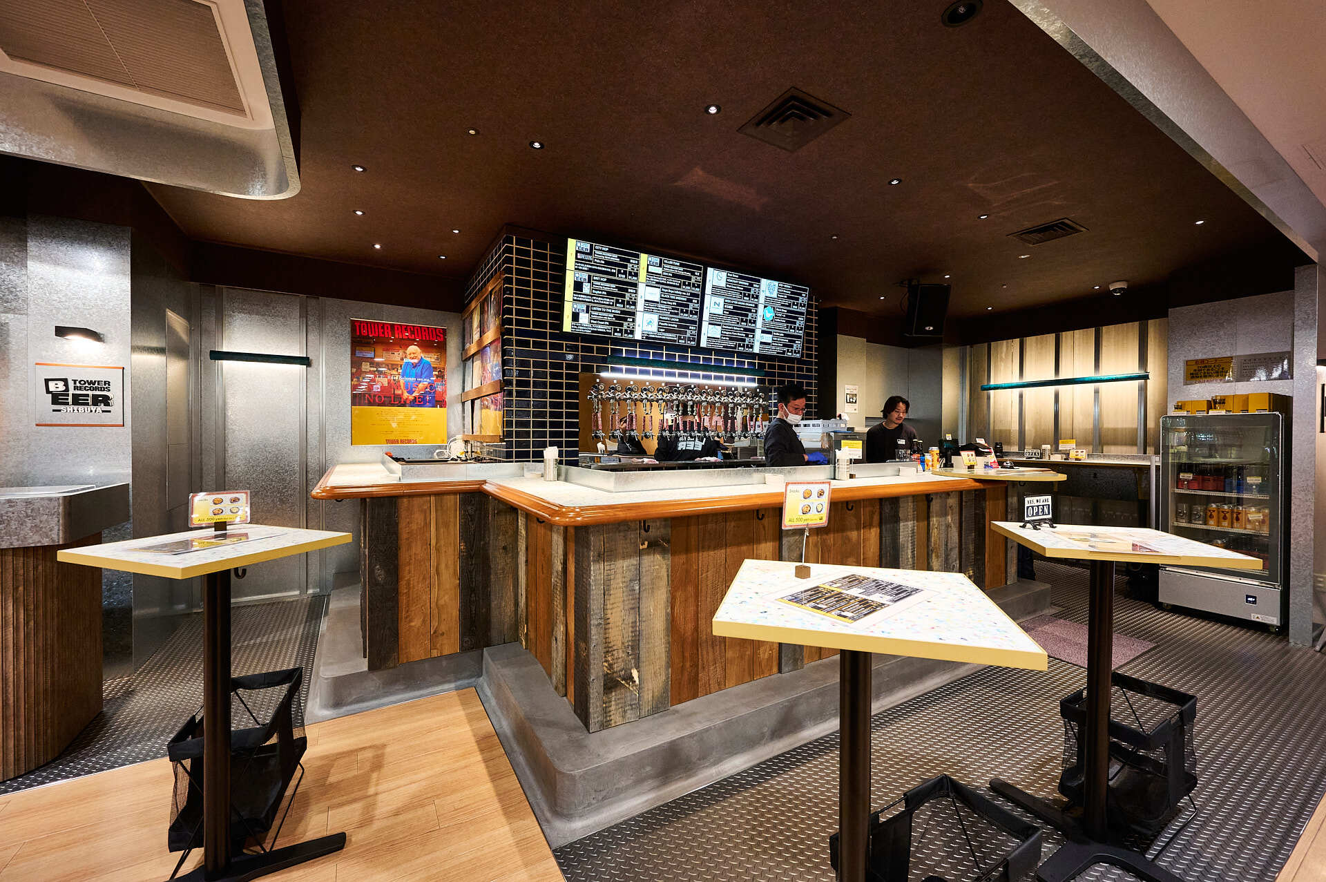 タワレコ渋谷店・アナログレコードフロアに「TOWER RECORDS BEER」が