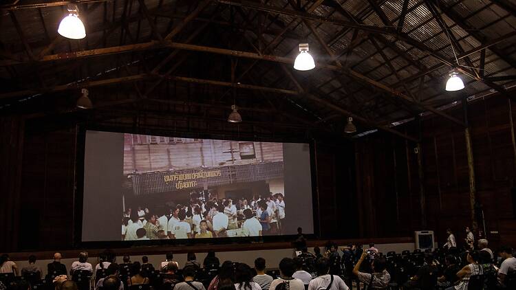 ย้อนวัยหวานในโรงหนังไม้ร้อยปีใจกลางกรุง กับ 2 โปรแกรมหนังยุค '70