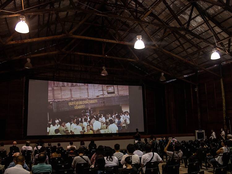 ย้อนวัยหวานในโรงหนังไม้ร้อยปีใจกลางกรุง กับ 2 โปรแกรมหนังยุค '70