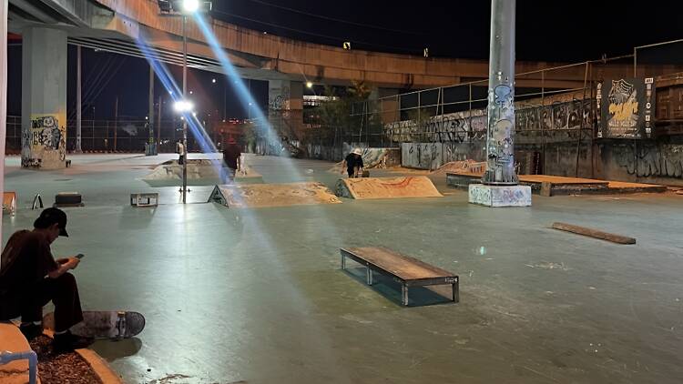 Mattias Wyatt / Solo Skate Travel