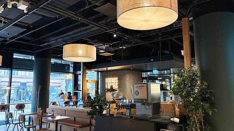 Turku: market hall, art and a burger lunch