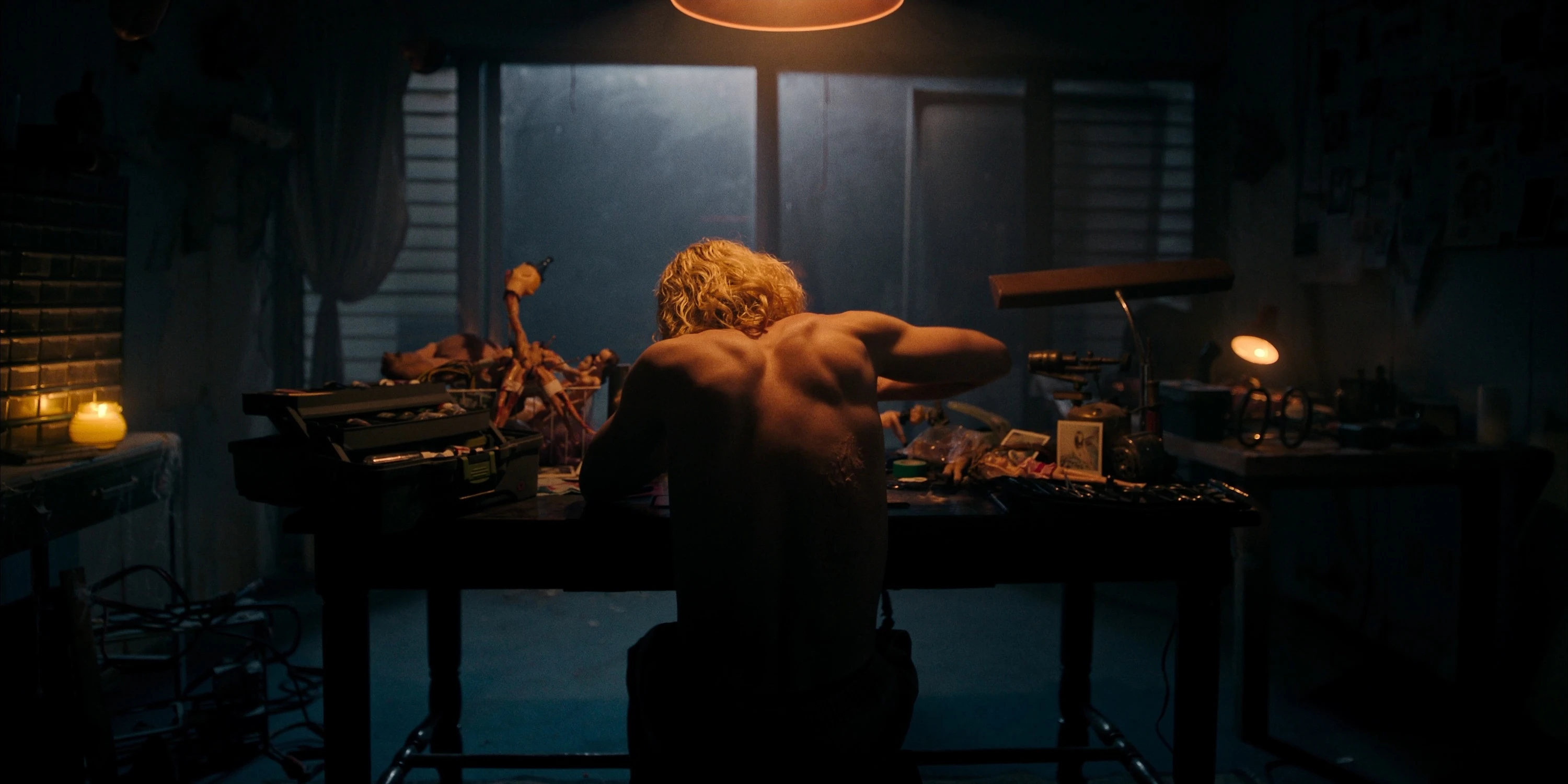 Psic&oacute;pata asesino del conejo blanco