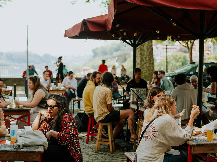Bons bares para ouvir música ao vivo no Porto