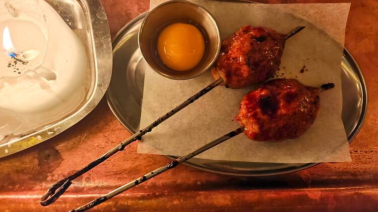 Vers République, un bar qui attire toute la jeunesse bien attifée de l’arrondissement