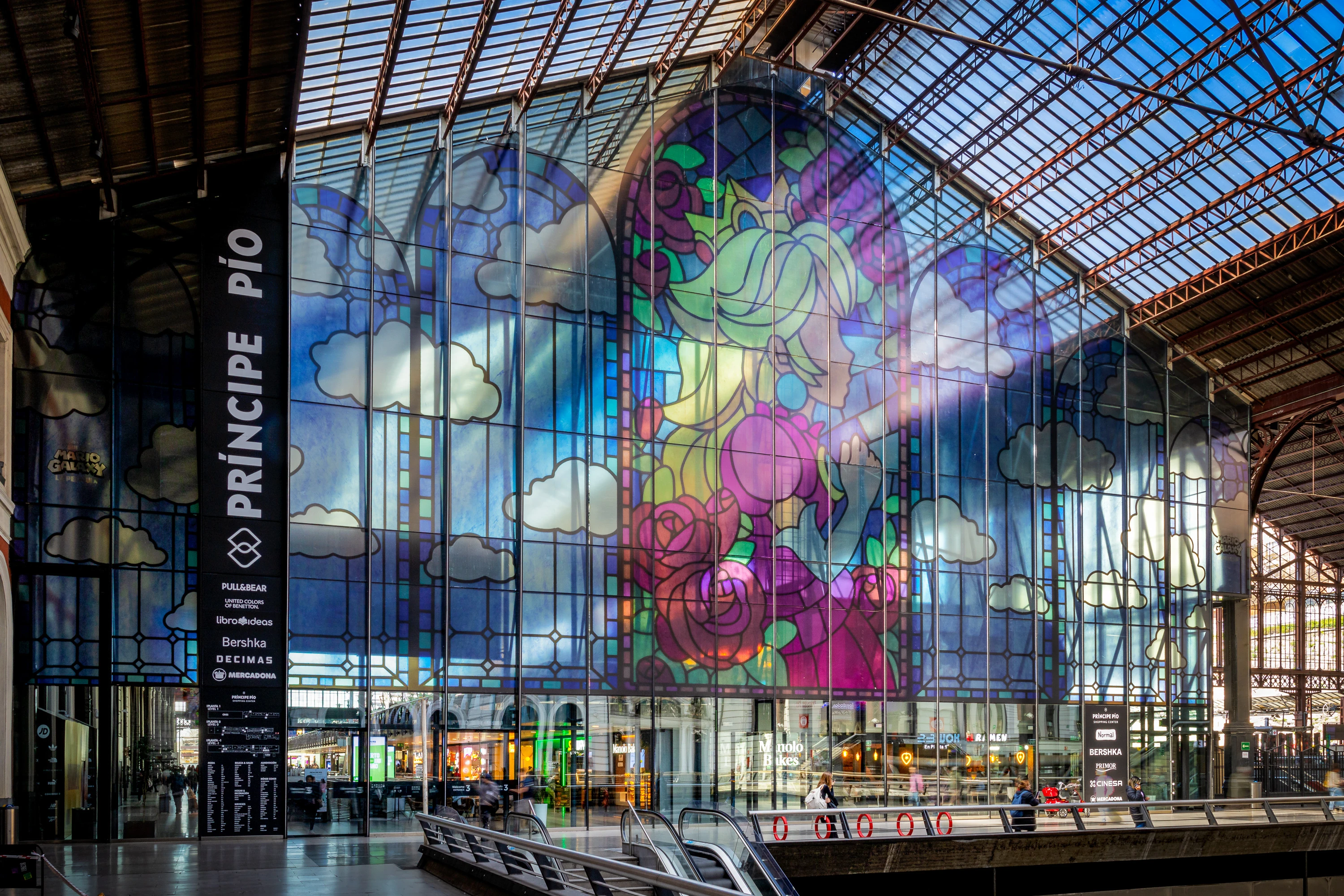 Vidriera dedicada a la Princesa Peach. Universal Pictures. @Universal_Spain