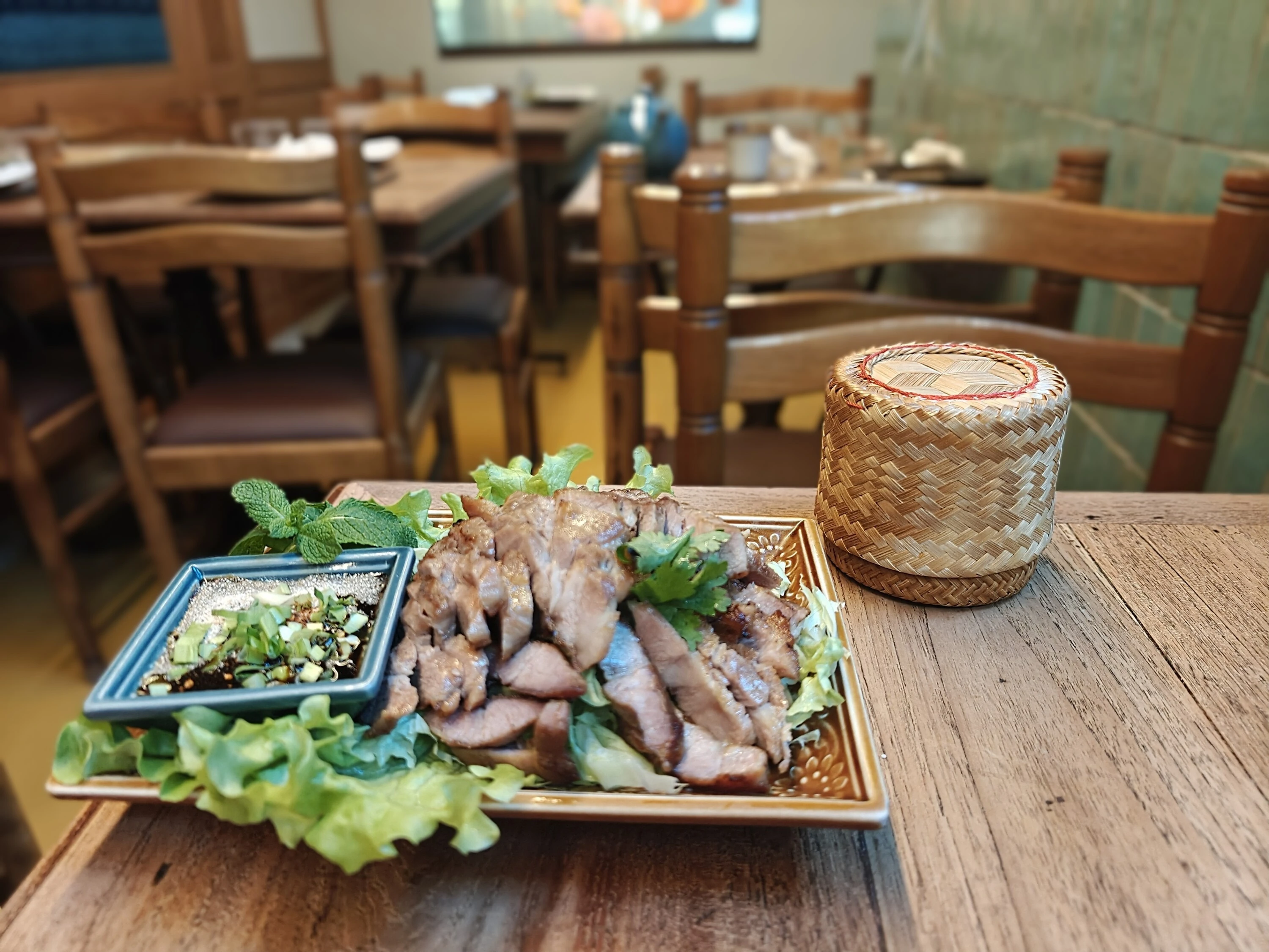 A Belleville, cette cantine devenue une institution met &agrave; l&rsquo;honneur la gastronomie laotienne et tha&iuml;landaise depuis plus de 40 ans