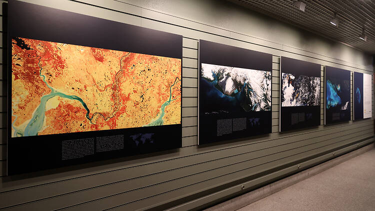 Las costas desde el espacio (Museo Nacional de Ciencias Naturales). Las costas desde el espacio (Museo Nacional de Ciencias Naturales).