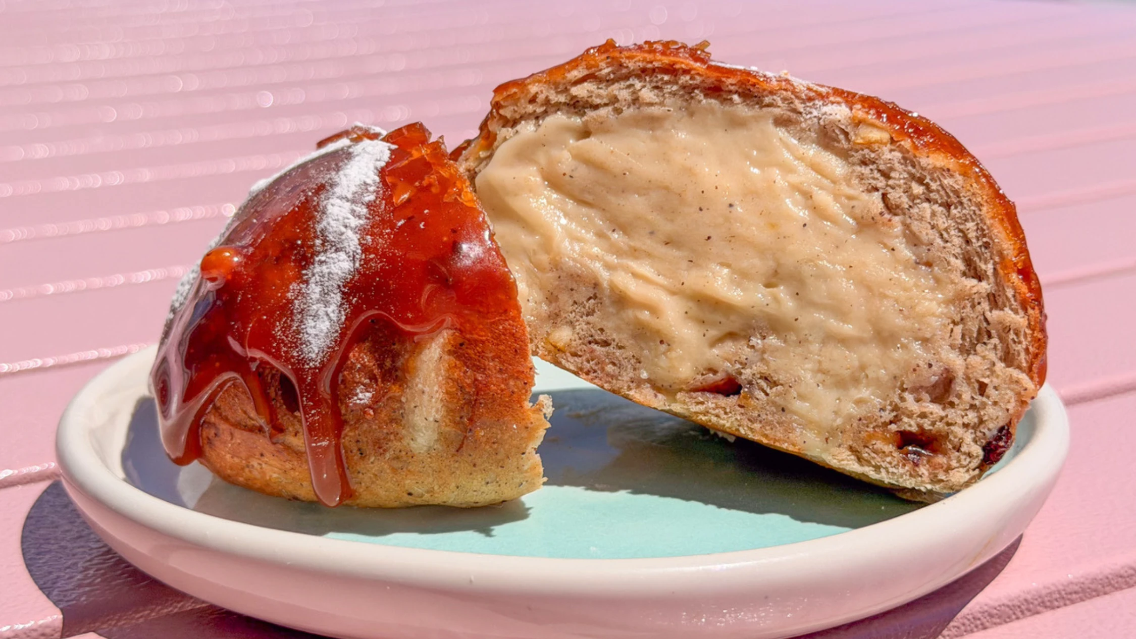 Cr&egrave;me br&ucirc;l&eacute;e bun 