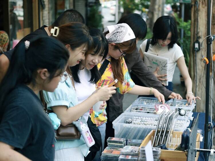 เดินทอดน่องเสพงานศิลป์ริมน้ำ สัมผัสเสน่ห์ย่านเมืองเก่าในจังหวะสโลว์ไลฟ์