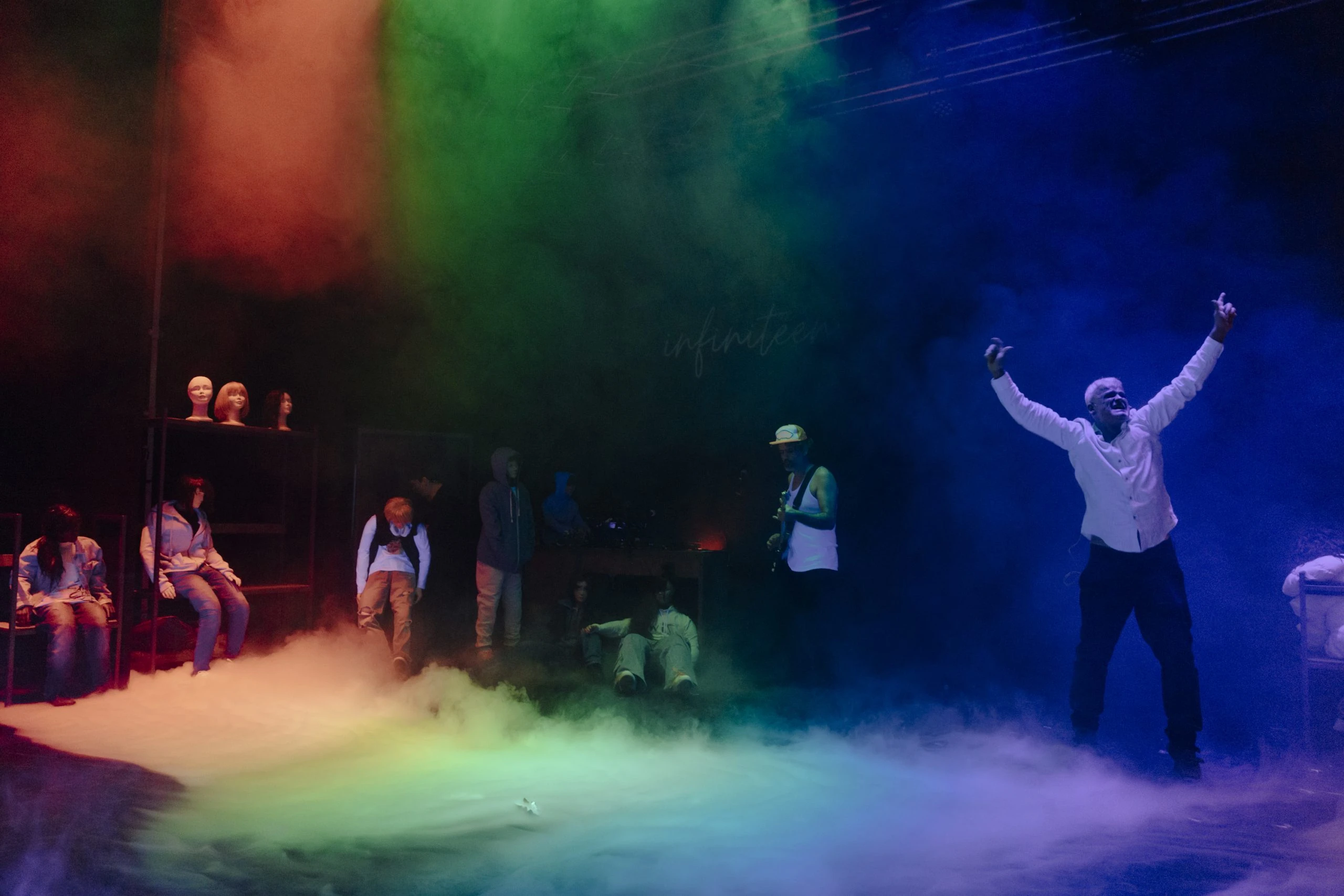 Adolescencia Infinita. 21 DISTRITOS