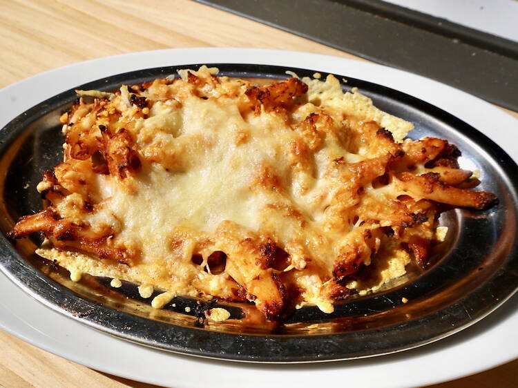 Bar Dijous: cocina catalana seria y precios populares en la terraza más soleada de Consell de Cent