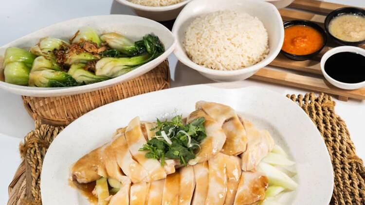 Try Singapore’s most iconic dish at Tian Tian Hainanese Chicken Rice