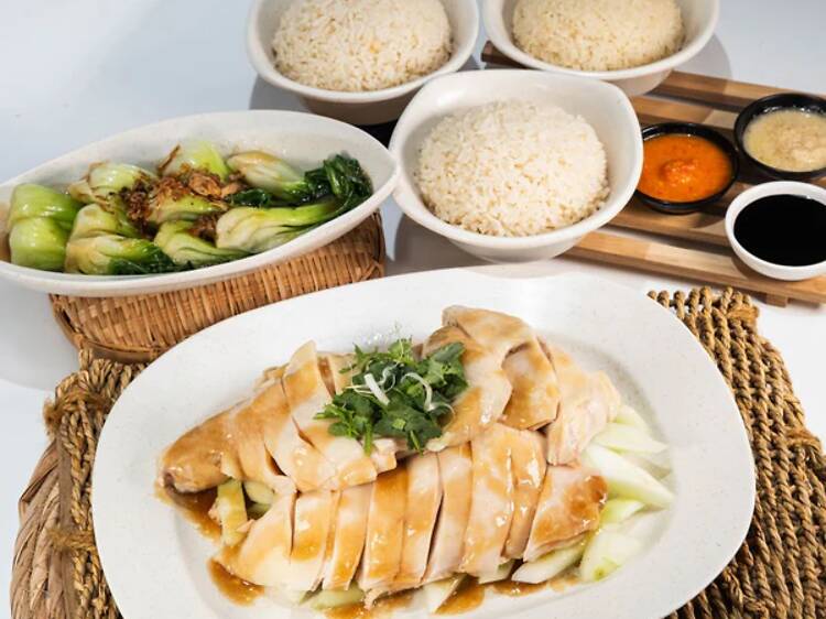 Try Singapore’s most iconic dish at Tian Tian Hainanese Chicken Rice