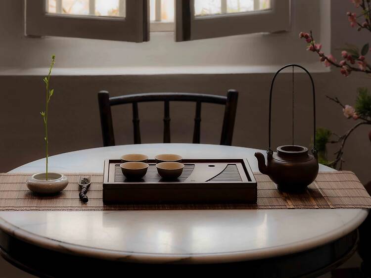 Pour some tea at Tea Chapter