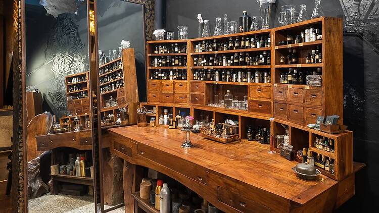 Create a unique scent at SIFR Aromatics