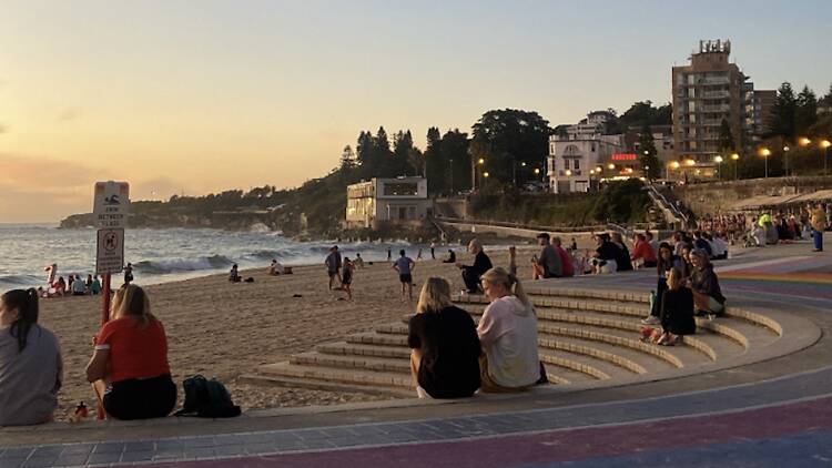 Sunrise in Coogee People enjoying the sunrise at Coogee Beach