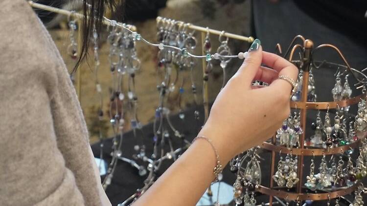 ตลาดนัดไซซ์กะทัดรัด เดินช็อปสารพัดของกุ้กกิ้กในสวนพิพิธภัณฑ์บางลำพู