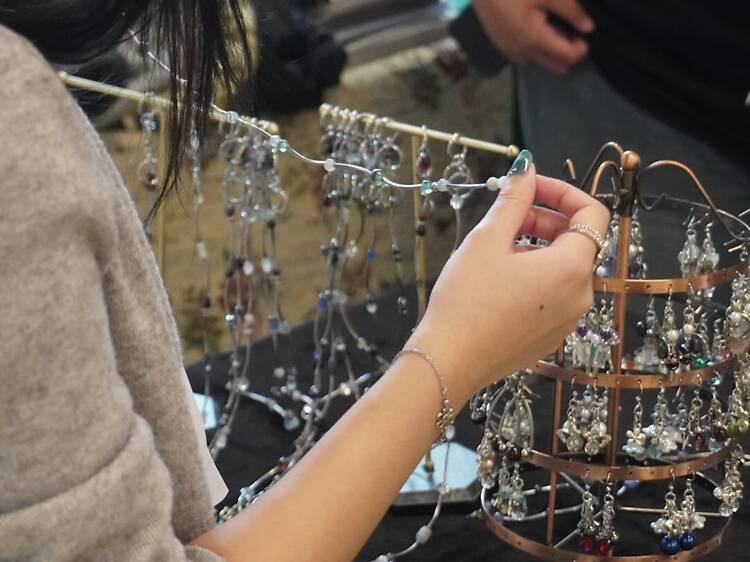 ตลาดนัดไซซ์กะทัดรัด เดินช็อปสารพัดของกุ้กกิ้กในสวนพิพิธภัณฑ์บางลำพู