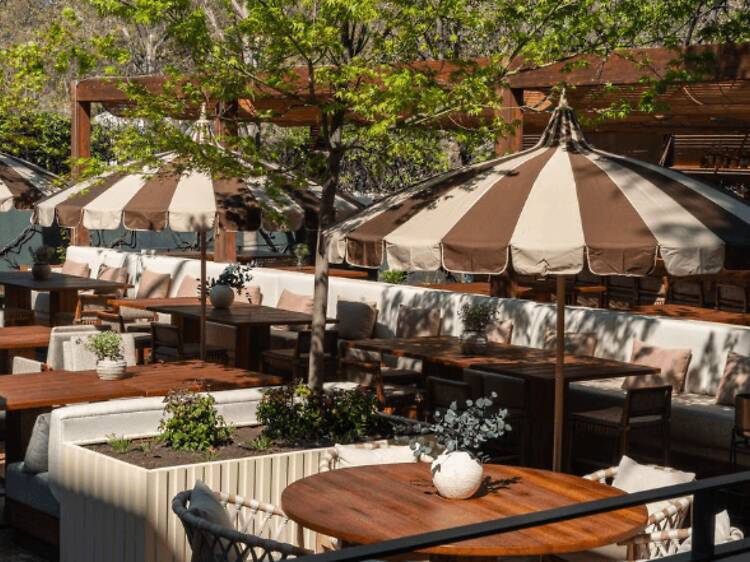 Un emblemático restaurante de Cádiz toma este palacete del siglo XIX en Madrid: tenemos un jardín impresionante para comer el mejor atún del mundo