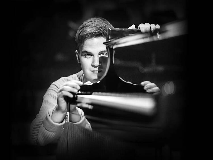 Torstai: Pianistilahjakkuus Levi.sct esiintyy, Savoy-teatteri