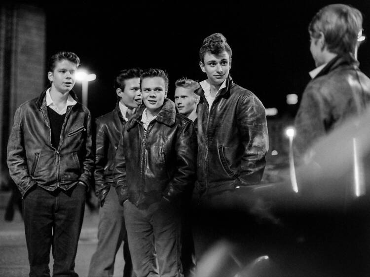 Lauantai:Yleisöopastus Helsinki by Night -näyttelyssä, Hakasalmen huvila