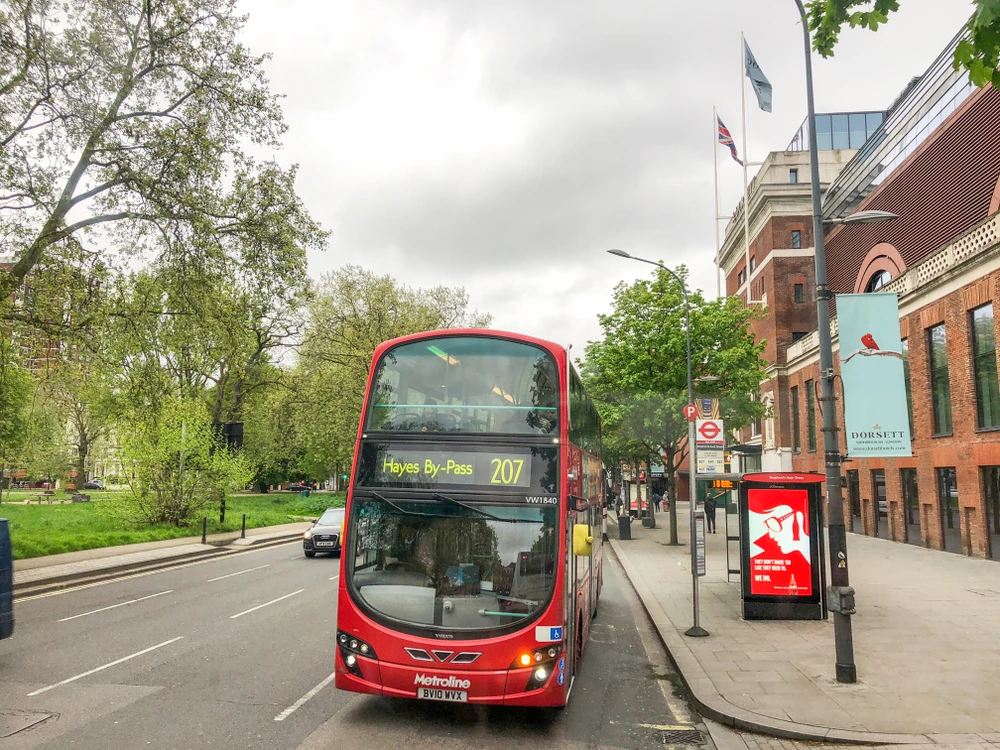 207 bus in London