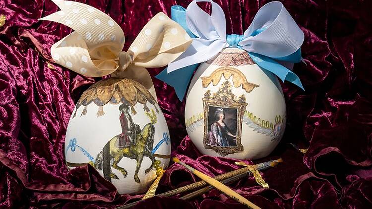 Decorar ovos no palácio