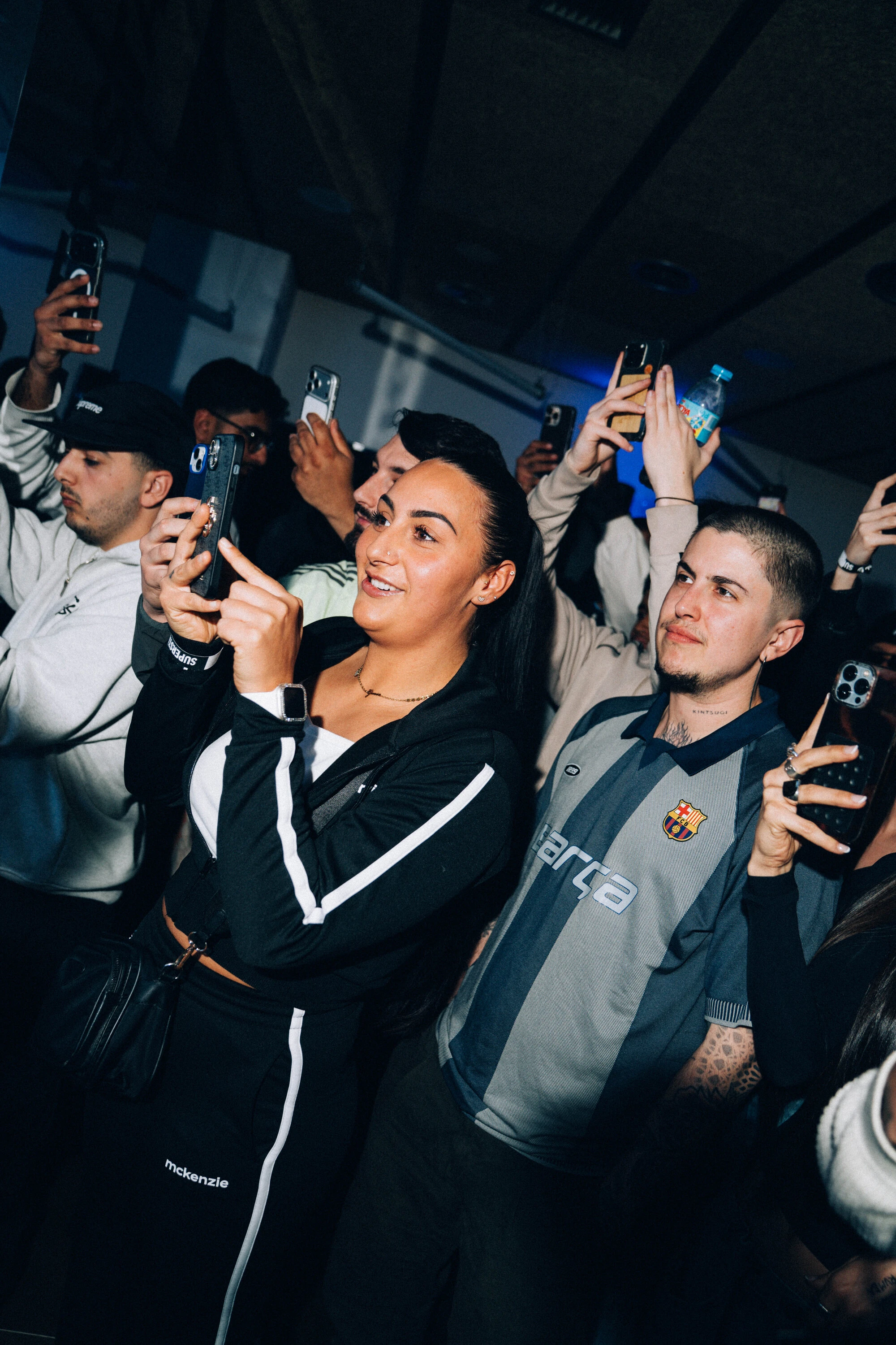 Influencers disfrutando de la actuaci&oacute;n de Morad