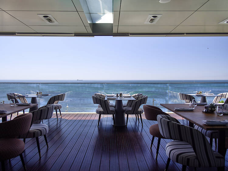 Brunchar com vista-mar